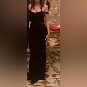 Windsor Elegant Black Evening Dress